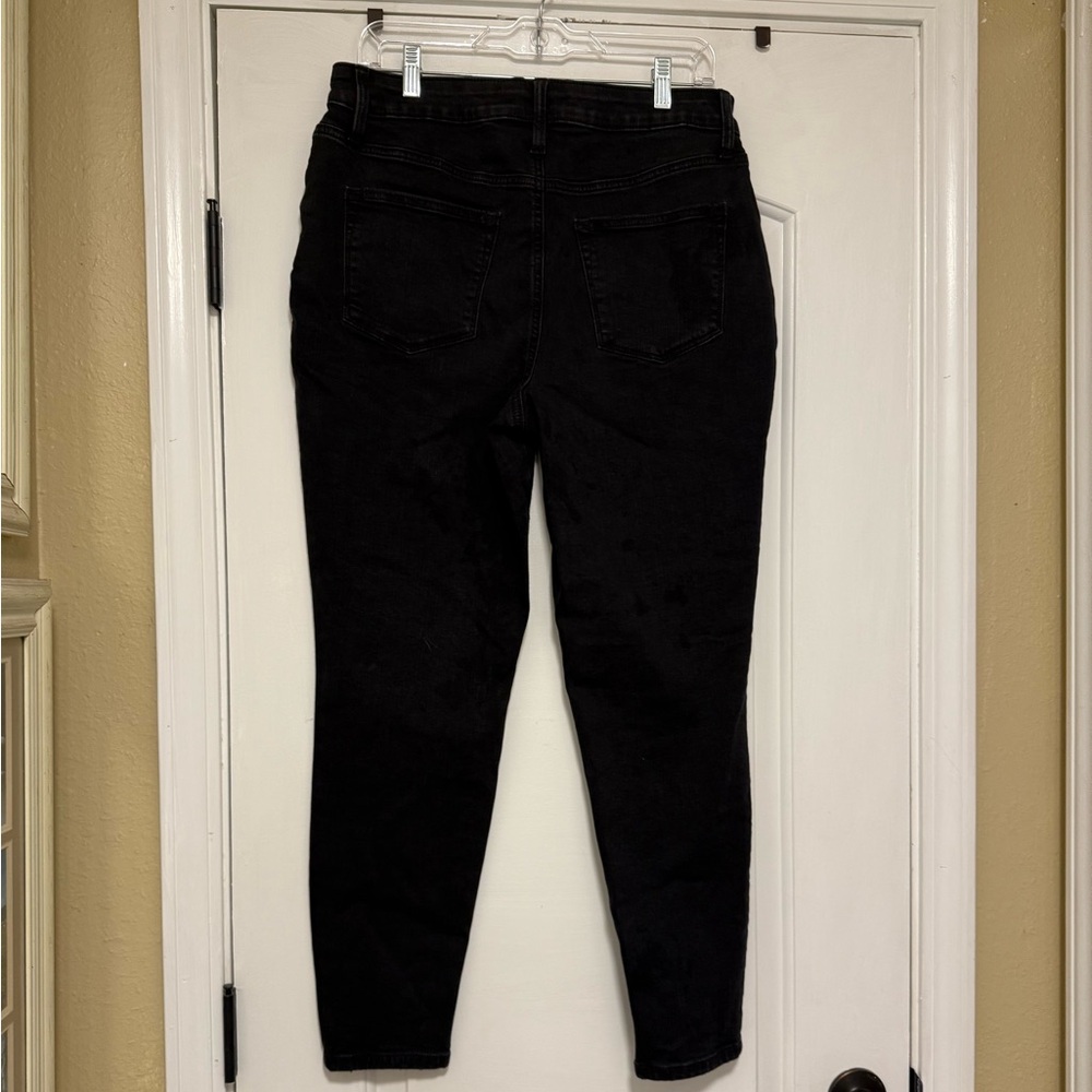Maurice’s size large short high rise skinny jeans.